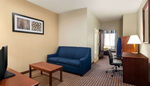 Suite, 1 Queen Bed with Sofa bed, Non Smoking (One-Bedroom)