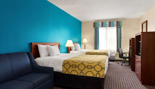 Deluxe Room, Multiple Beds, Non Smoking (2 Queen Beds with Sofa Bed)