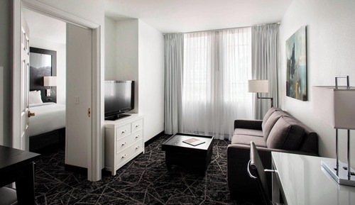 Suite, 1 Queen Bed with Sofa bed (Mobility Accessible, Roll-In Shower)
