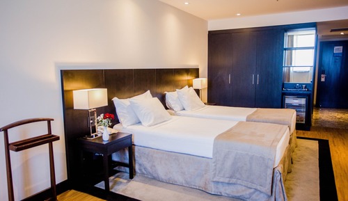 Luxo Plus com 2 Camas de Solteiro
