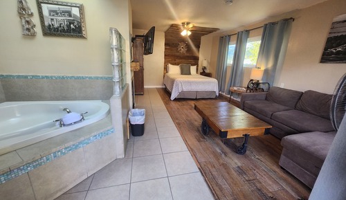 Deluxe Courtyard Room with Spa