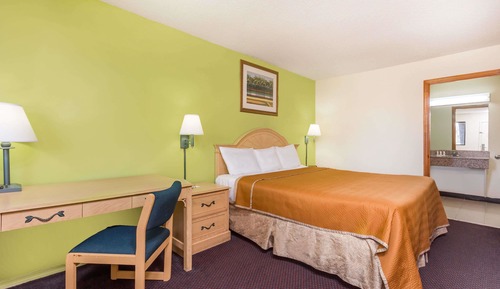 Standard Room, 1 King Bed, Smoking, Refrigerator & Microwave