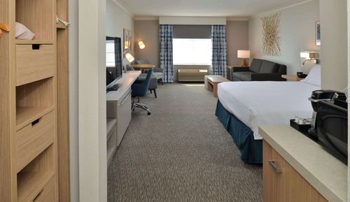 One King, 1 Bedroom Suite