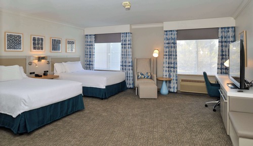 Suite, 2 Queen Beds, Accessible, Bathtub