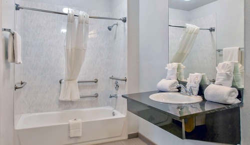 Deluxe Suite, 2 Double Beds, Accessible, Non Smoking