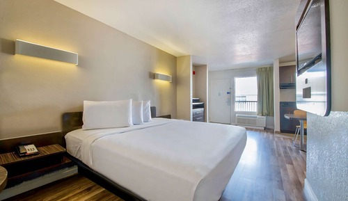 Standard Suite, 1 King Bed, Non Smoking