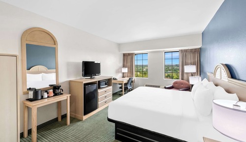 Suite, 1 King Bed, Non Smoking (Upgrade)