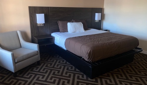Room, 1 King Bed, Smoking
