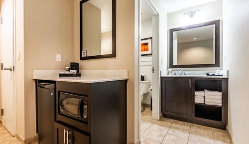 Signature Room, 2 Queen Beds, Pool View
