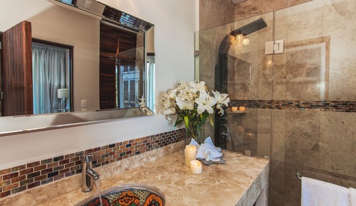 Deluxe Condo, 2 Bedrooms, Balcony, Beachside
