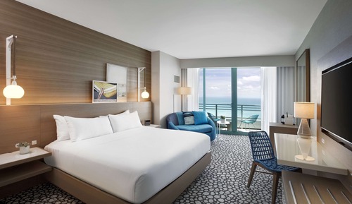 1 King Bed, Ocean Front View, Balcony, High Floor