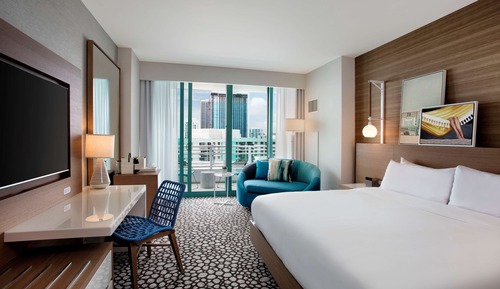 1 King Bed, Partial Ocean View, Balcony, High Floor