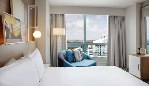 1 King Bed, Partial Ocean View, High Floor