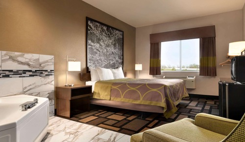 Studio Suite, 1 King Bed, Smoking