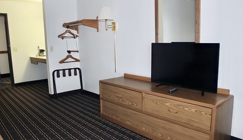 Basic Room, 1 Queen Bed