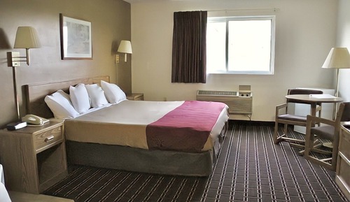 Basic Room, 1 King Bed, Accessible