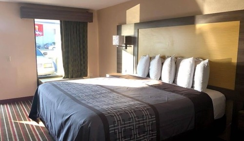 Classic Room, 1 King Bed, Non Smoking