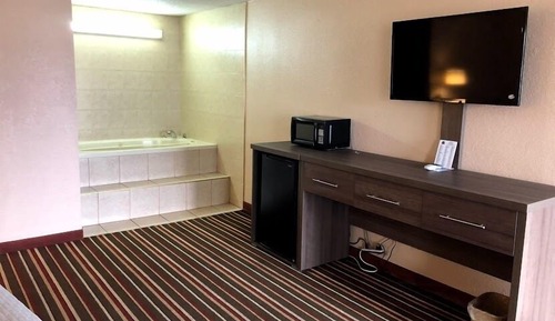 Classic Suite, 1 King Bed, Smoking, Jetted Tub
