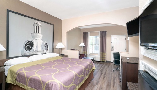 Studio Suite, 1 King Bed, Smoking