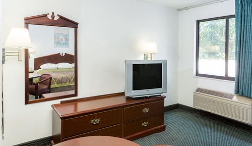 Deluxe Room, 1 Queen Bed, Non Smoking (Mobility,Hearing,Tub w/Grab Bars)