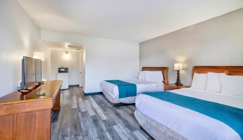 Deluxe Room, 2 Queen Beds, Non Smoking