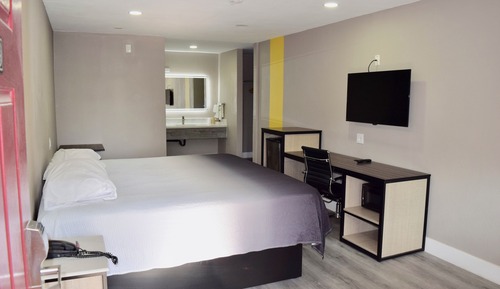 Standard Room, 1 King Bed