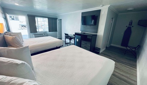 Suite, 2 Queen Beds, Non Smoking, Refrigerator & Microwave