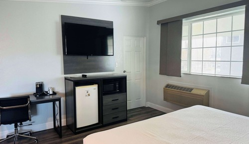 Standard Room, 1 King Bed, Non Smoking, Refrigerator & Microwave