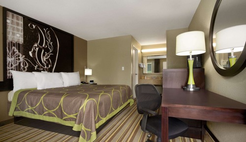 Studio Suite, 1 King Bed, Smoking