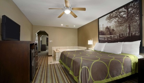 Deluxe Studio Suite, 1 King Bed, Smoking
