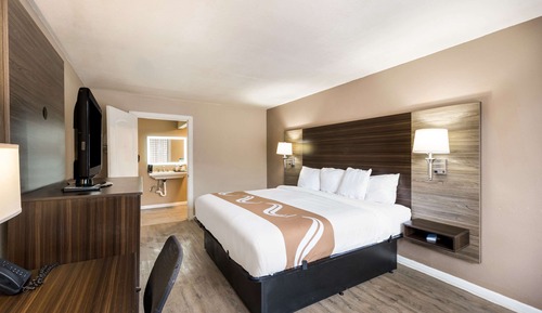 Room, 1 King Bed, Accessible, Smoking