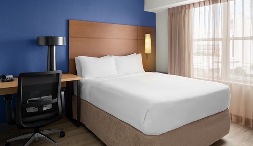 Suite, 2 Bedrooms, Non Smoking (Mobility Accessible, Roll-In Shower)