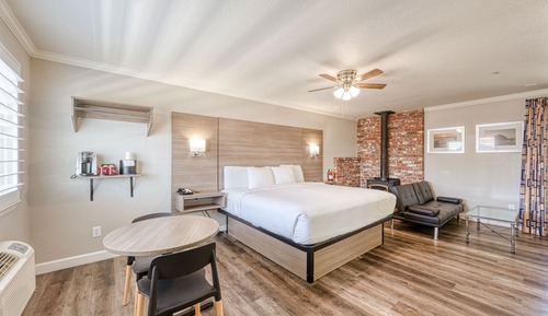 Suite, 1 King Bed