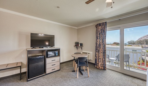 Standard Room, 1 King Bed, Partial Ocean View