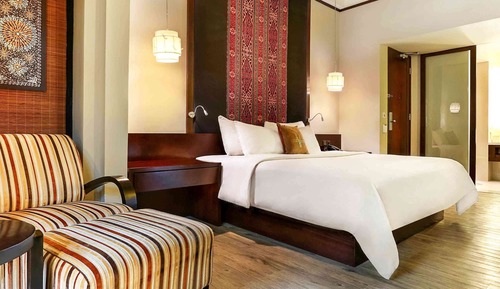 Deluxe Room, 1 King Bed with Sofa bed