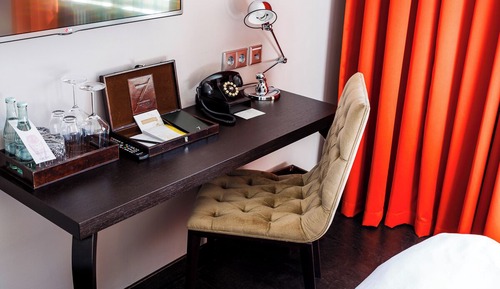 Room (Petite)