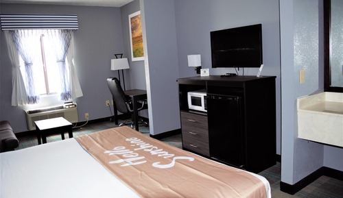Room, 1 King Bed, Hot Tub