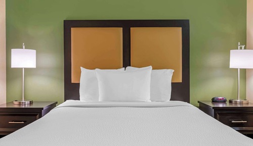 Room, 1 Queen Bed, Non Smoking (Efficiency)
