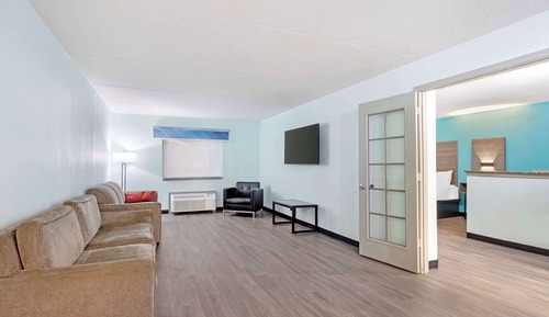 Suite, 1 King Bed, Non Smoking