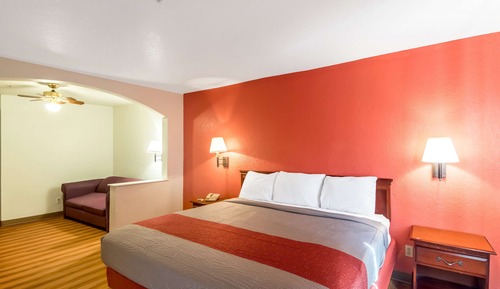Deluxe Suite, 1 King Bed, Non Smoking, Hot Tub