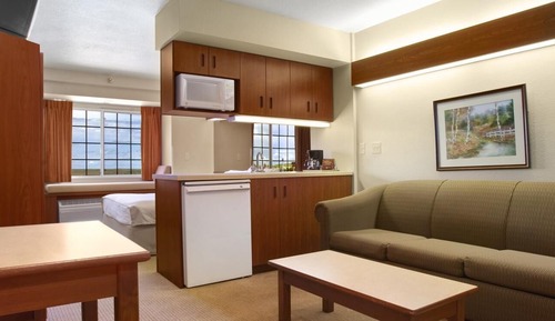 Studio Suite, 1 Queen Bed, Non Smoking, Refrigerator & Microwave