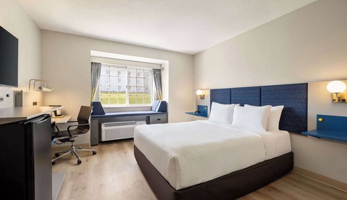 Standard Room, 1 Queen Bed, Accessible
