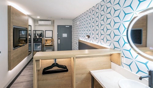 Classic Room, 1 Queen Bed (Self Check-in with Virtual Front Desk)