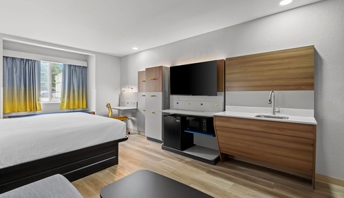 Suite, 1 King Bed, Accessible, Non Smoking (Bathtub w/ Grab Bars)