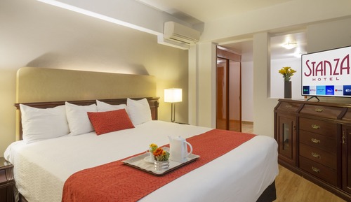 Standard 1 King Bed