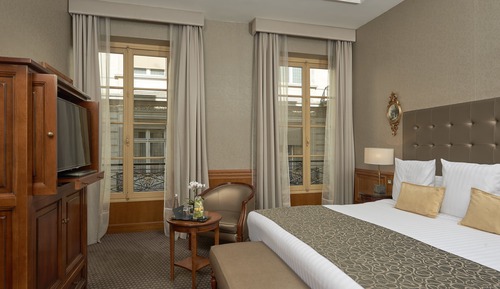PREMIUM ROOM (2 ADULTS + 1 CHILD)