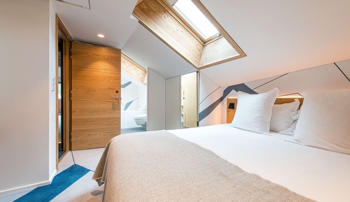 Superior Room, 1 Queen Bed, Non Smoking, Mountain View