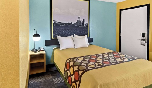 Standard Room, 1 Queen Bed