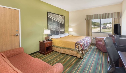 Studio Suite, 1 King Bed, Smoking