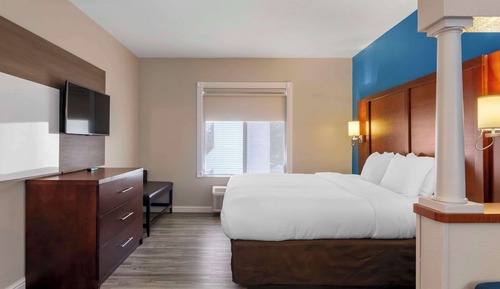 Suite, 1 King Bed, Non Smoking